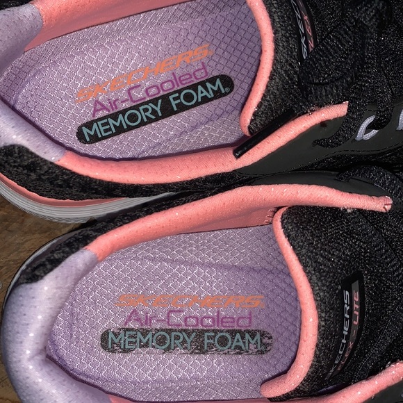 Woman’s Skechers memory foam - Picture 6 of 7